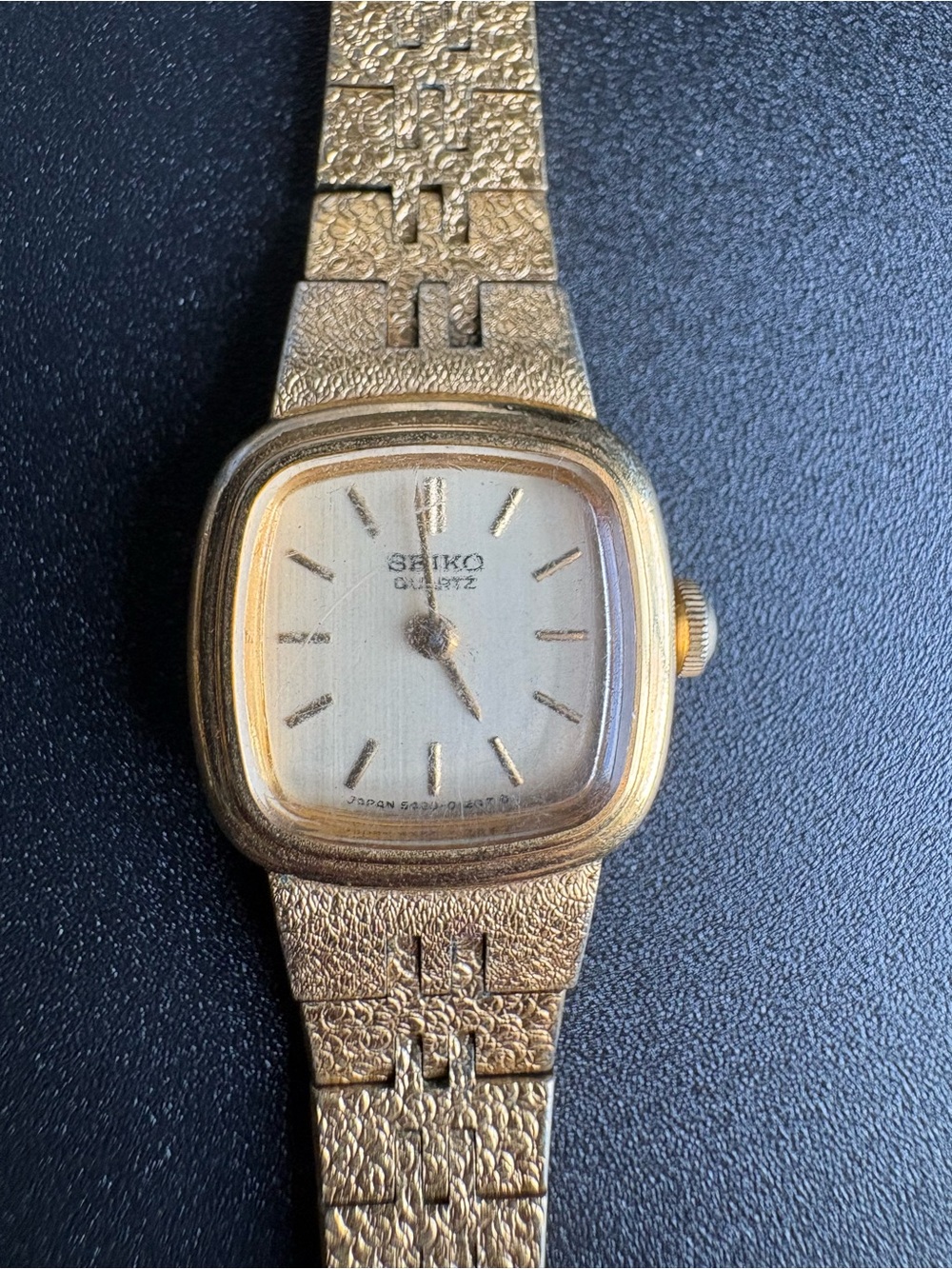 Seiko Women’s Vintage Dainty Gold-tone Textured Bracelet Watch with Square Dial - Picture 3 of 8